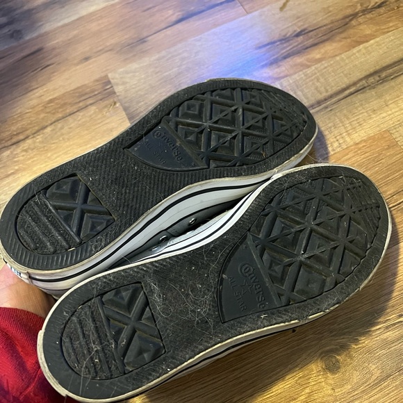 Womens light gray converse, size 9 - Picture 5 of 5